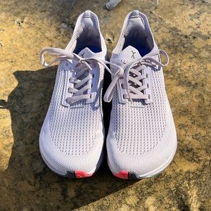 Ladies Flux adapt running shoes in dove grey. Size 8.5.